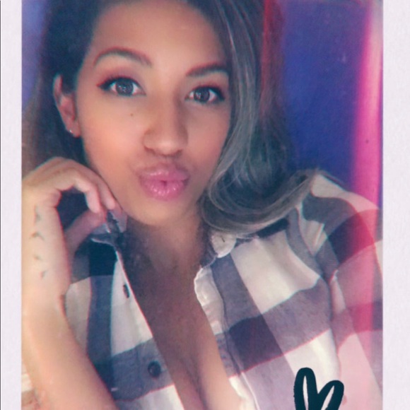 Meet your Posher, Jessica - Picture 1 of 8